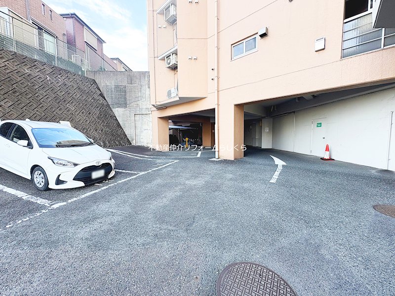 共用部写真（駐車場）