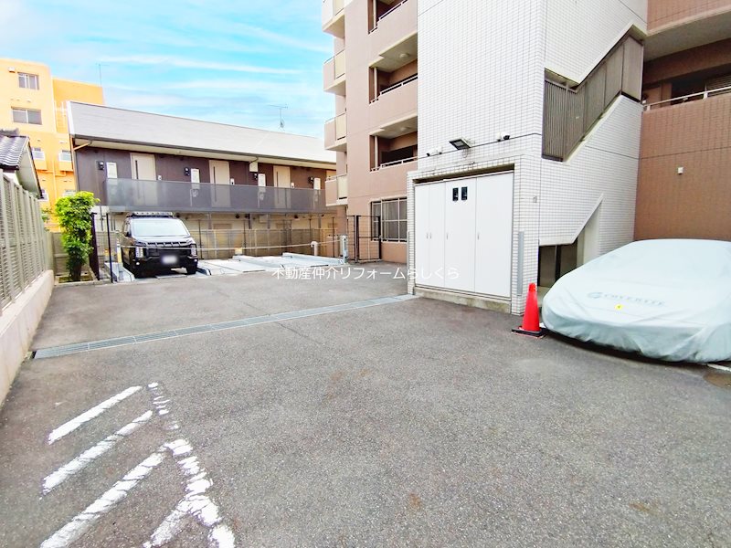 共用部写真（駐車場）
