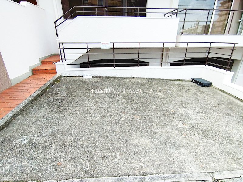 共用部写真（駐車場）