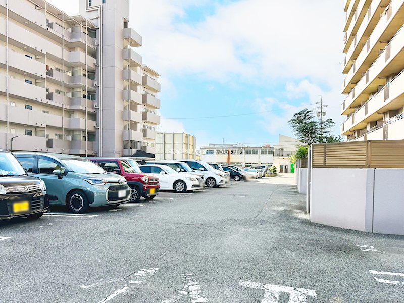 共用部写真（駐車場）