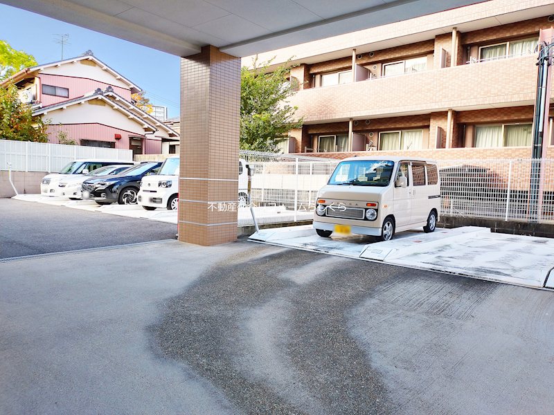 共用部写真（駐車場）