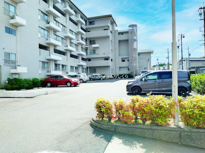 共用部写真（駐車場）