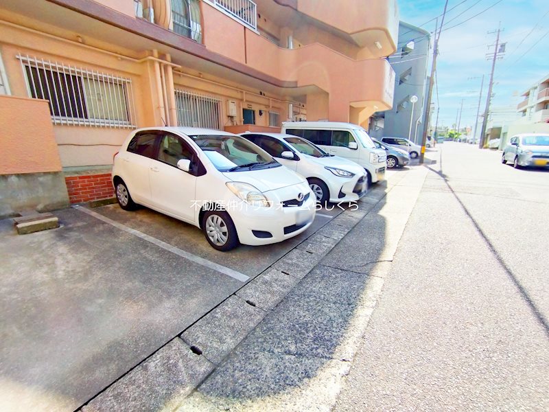 共用部写真（駐車場）