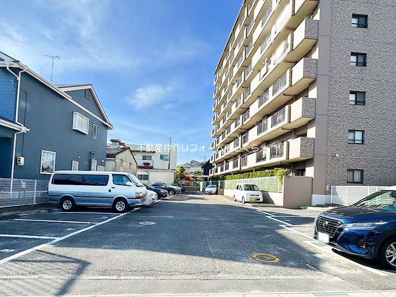 共用部写真（駐車場）