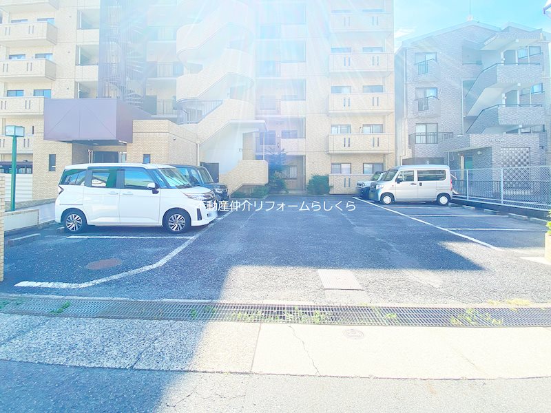 共用部写真（駐車場）
