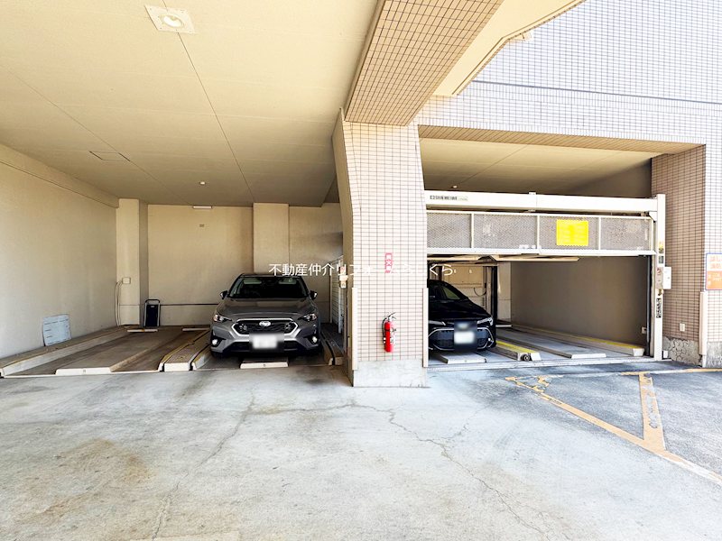 共用部写真（駐車場）