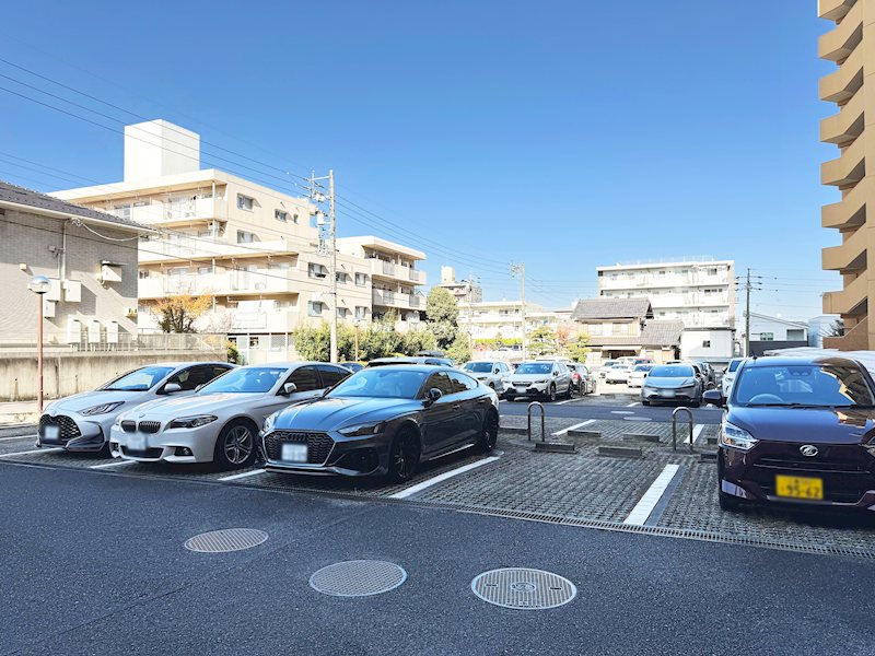 共用部写真（駐車場）