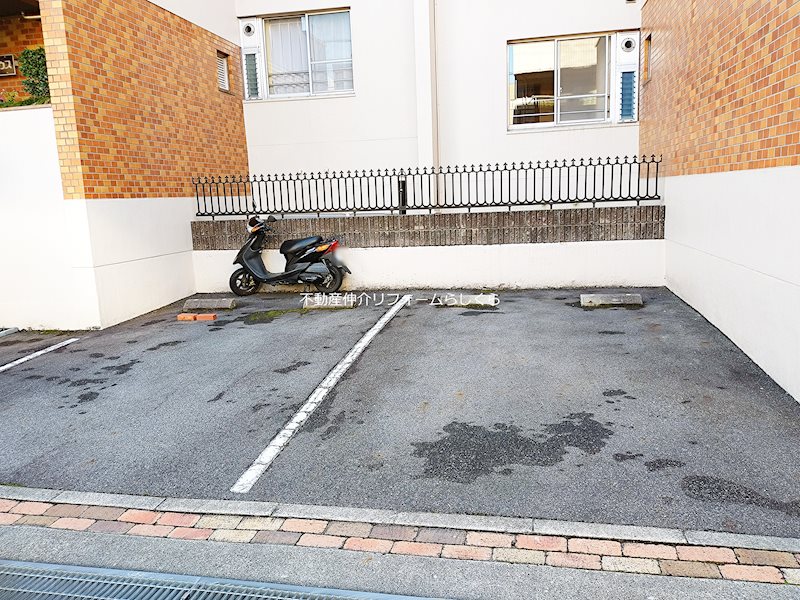 共用部写真（駐車場）