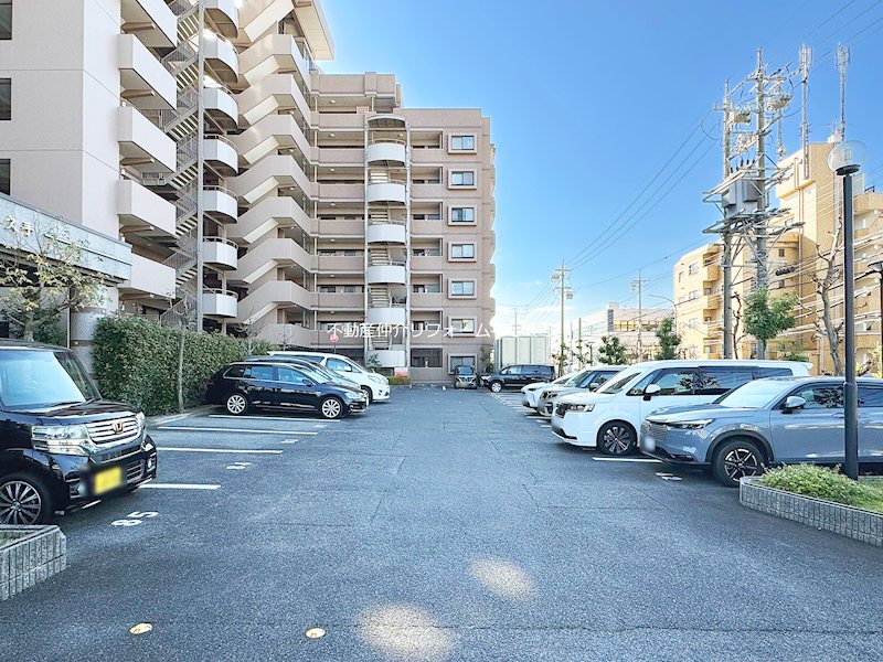 共用部写真（駐車場）