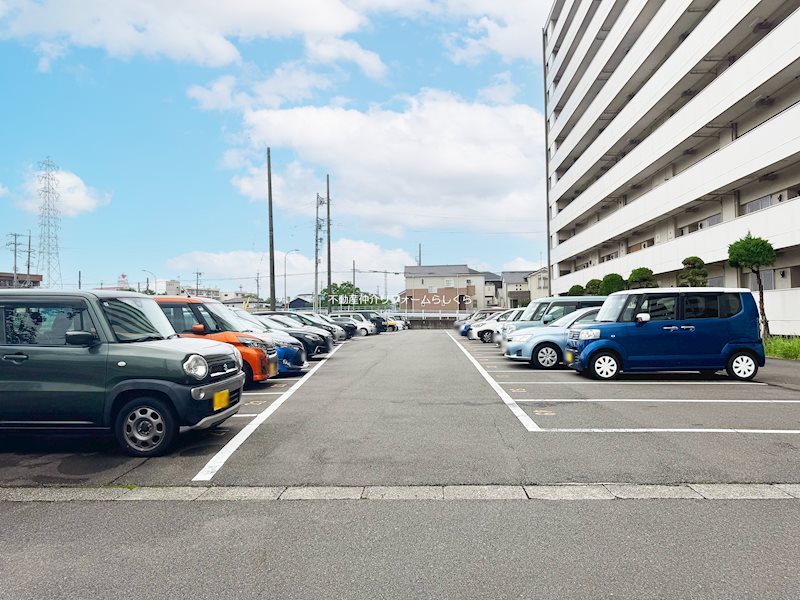 共用部写真（駐車場）