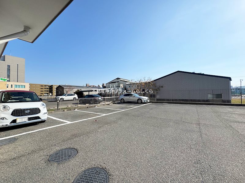 共用部写真（駐車場）