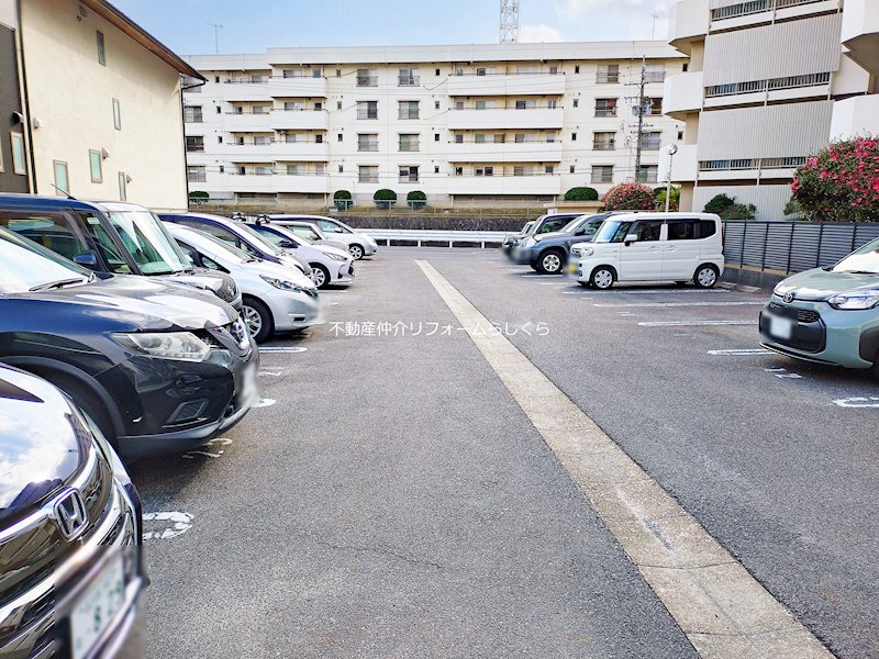 共用部写真（駐車場）