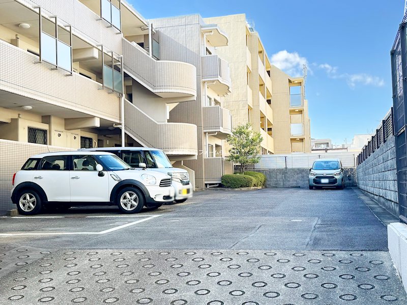 共用部写真（駐車場）