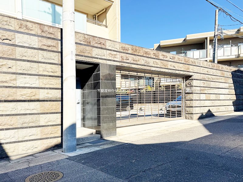 共用部写真（駐車場）