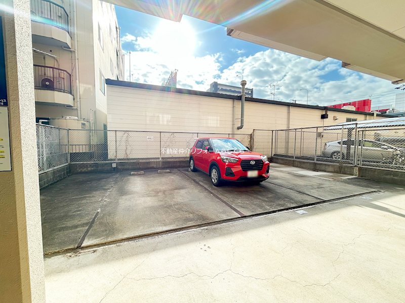共用部写真（駐車場）