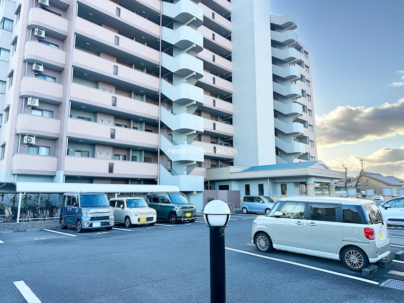 共用部写真（駐車場）