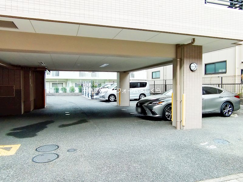 共用部写真（駐車場）