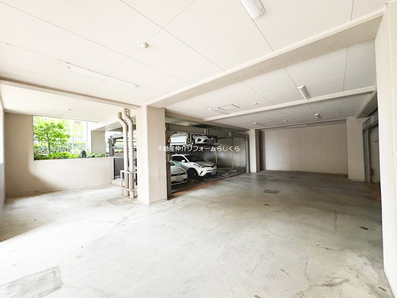 共用部写真（駐車場）