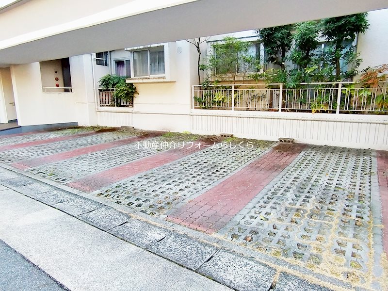 共用部写真（駐車場）