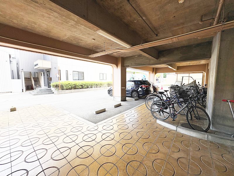 共用部写真（駐車場）