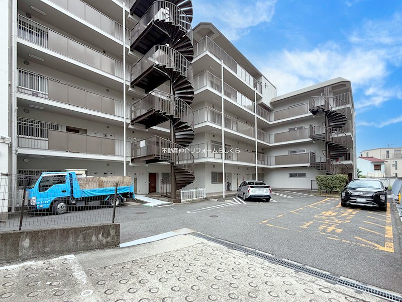 共用部写真（駐車場）