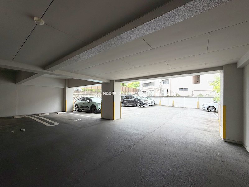 共用部写真（駐車場）