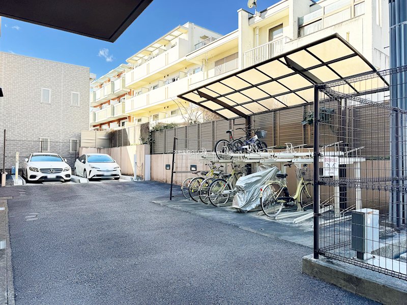 共用部写真（駐車場）