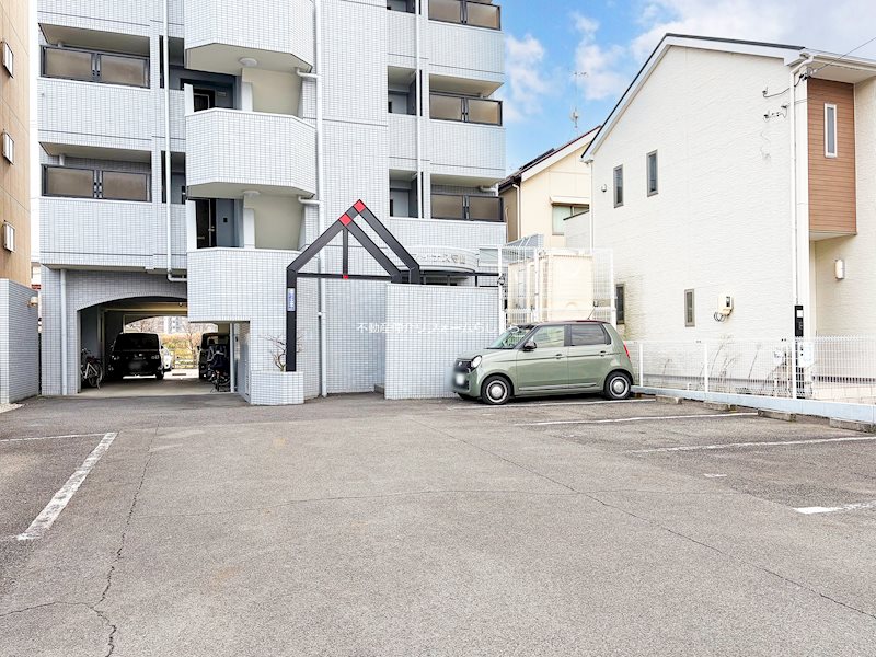 共用部写真（駐車場）