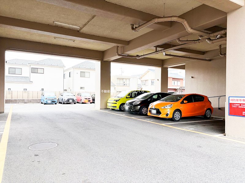 共用部写真（駐車場）