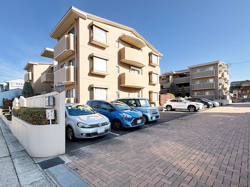 共用部写真（駐車場）