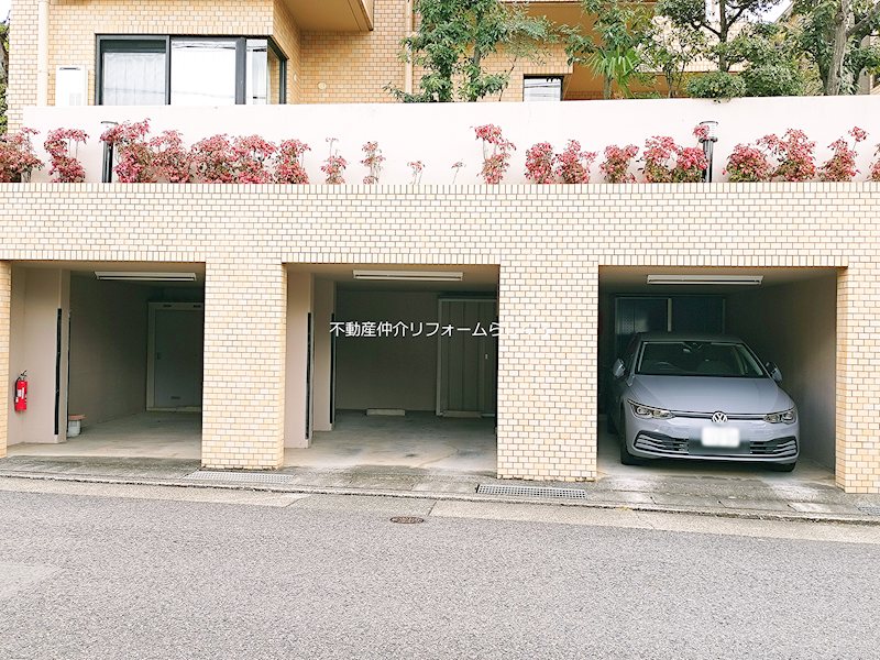 共用部写真（駐車場）