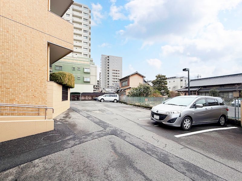 共用部写真（駐車場）