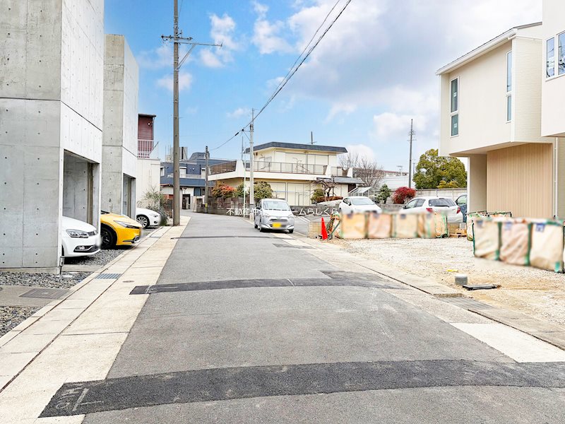 現地写真（前面道路含む現地写真）