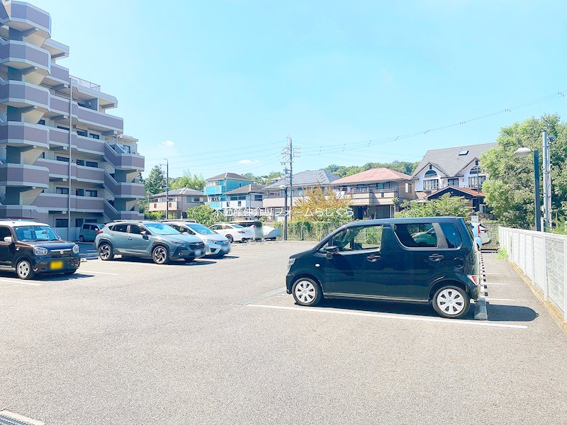 共用部写真（駐車場）