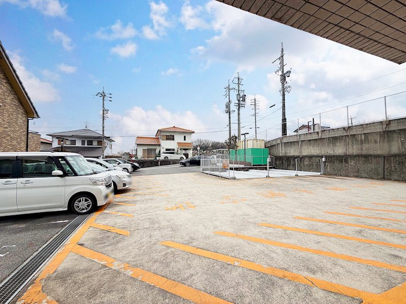 共用部写真（駐車場）