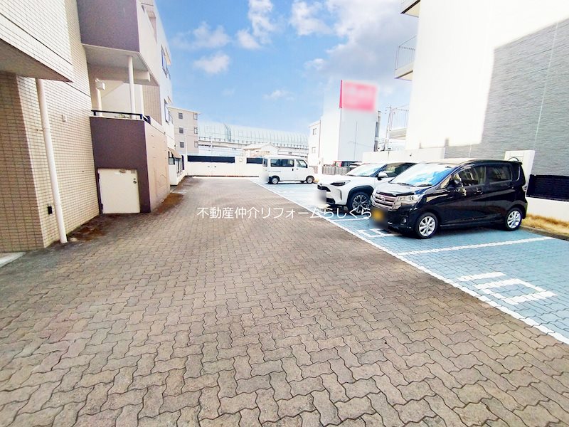 共用部写真（駐車場）