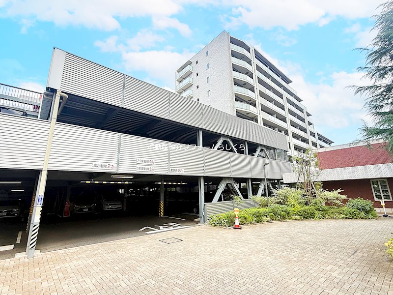 共用部写真（駐車場）