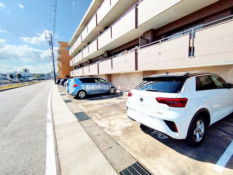 共用部写真（駐車場）