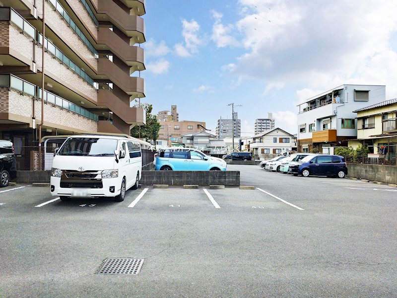 共用部写真（駐車場）