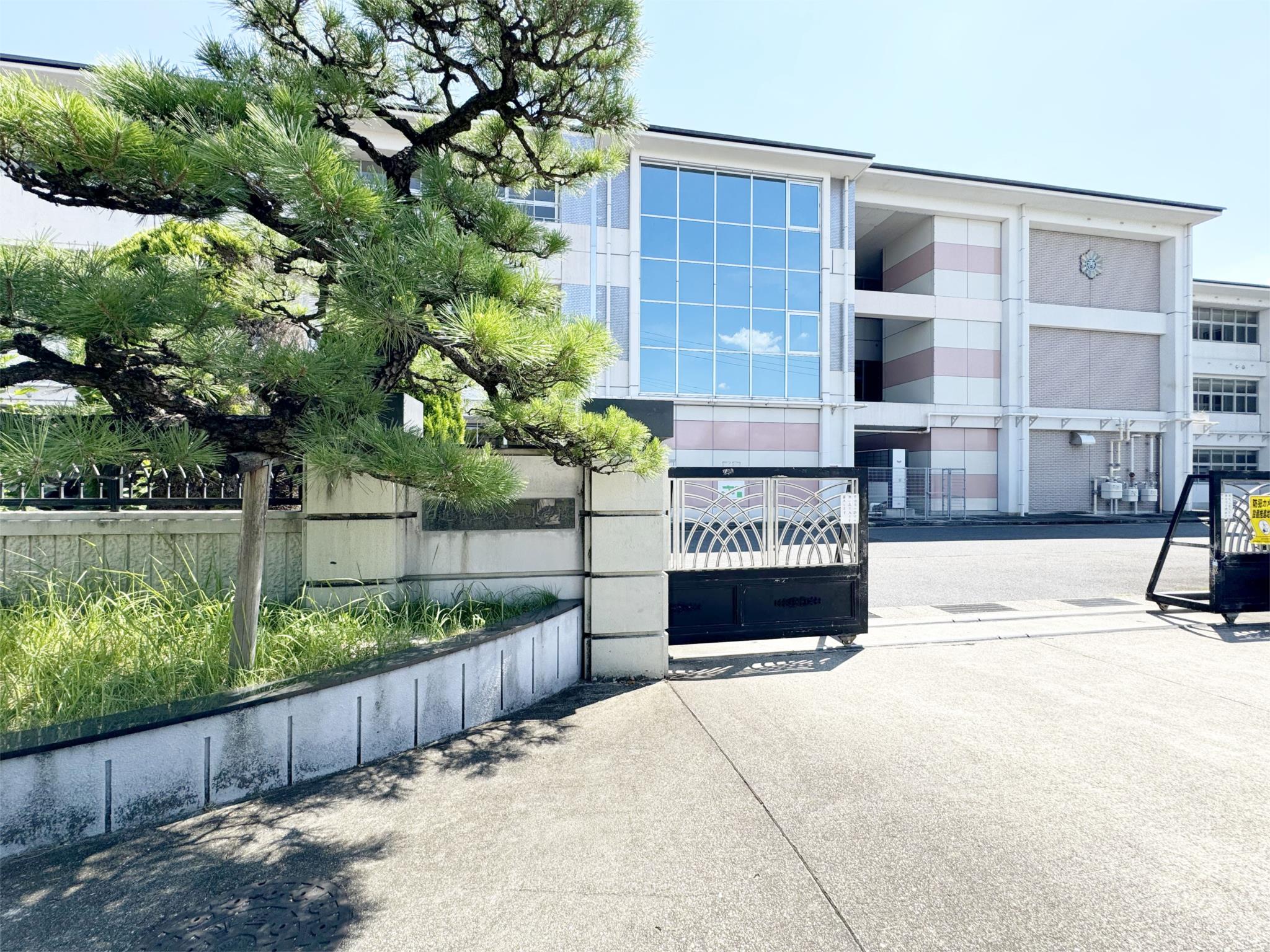日進市立香久山小学校