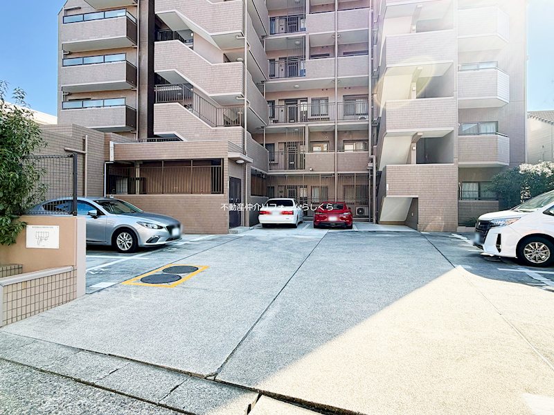 共用部写真（駐車場）