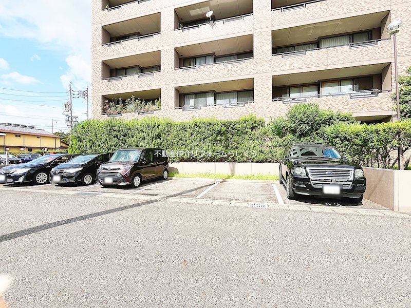 共用部写真（駐車場）