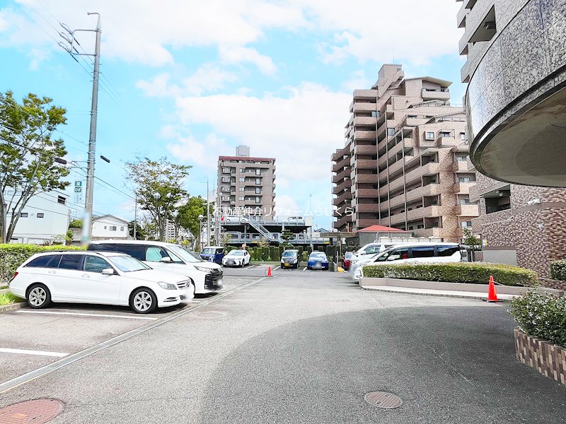 共用部写真（駐車場）