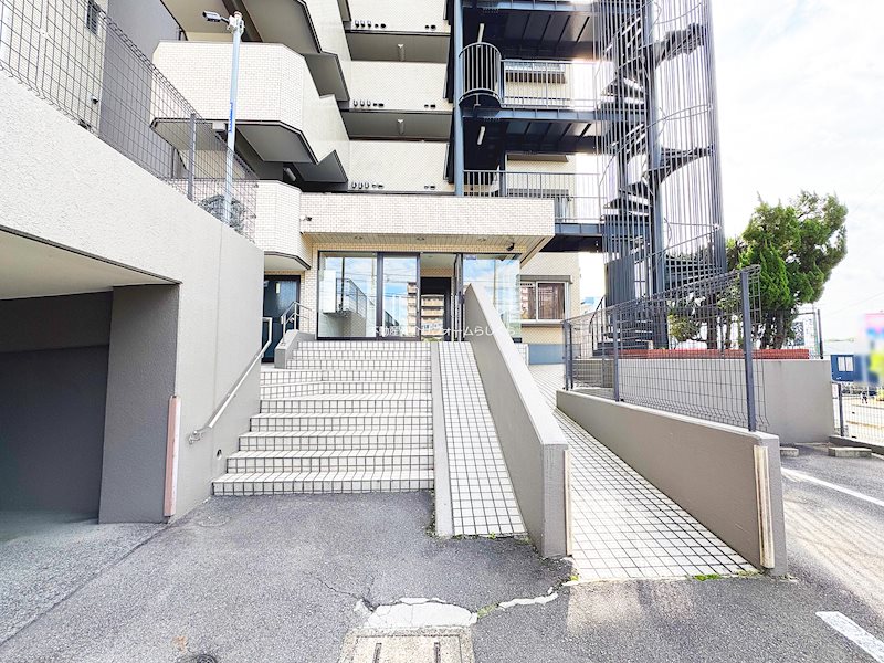 共用部写真（エントランス）