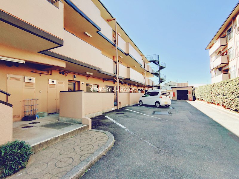 共用部写真（駐車場）