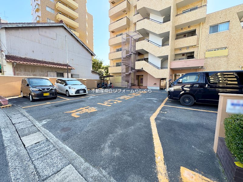 共用部写真（駐車場）