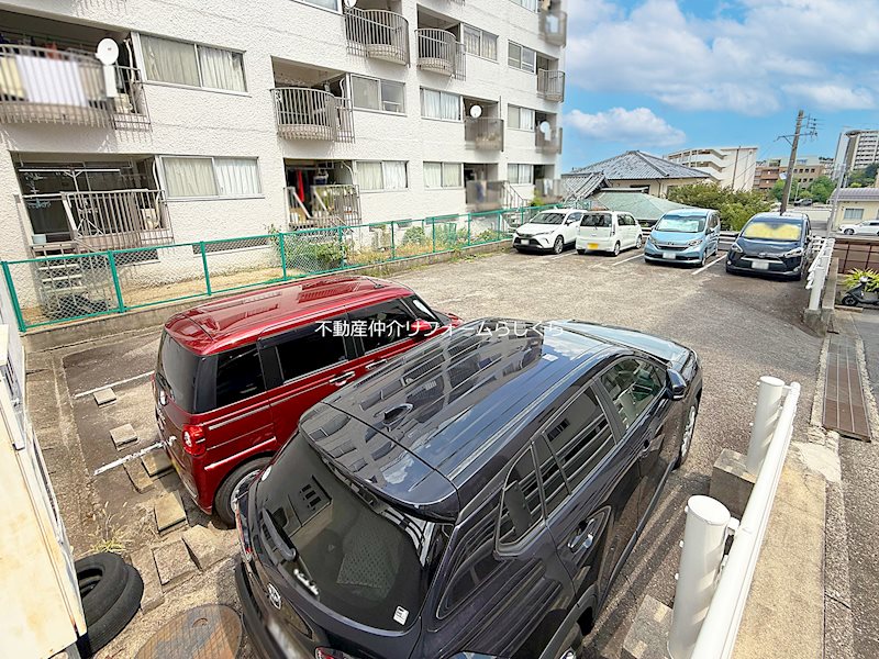 共用部写真（駐車場）