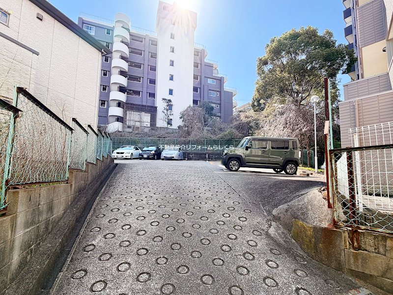 共用部写真（駐車場）