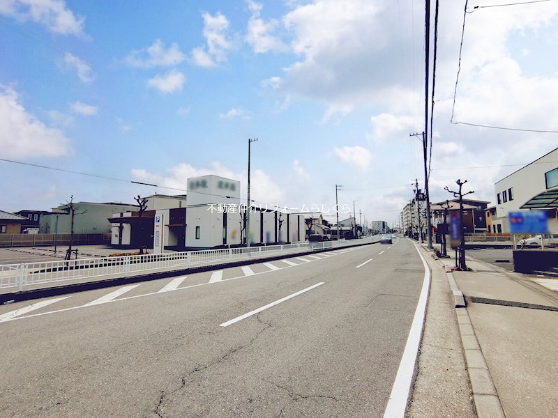 現地写真（前面道路含む現地写真）