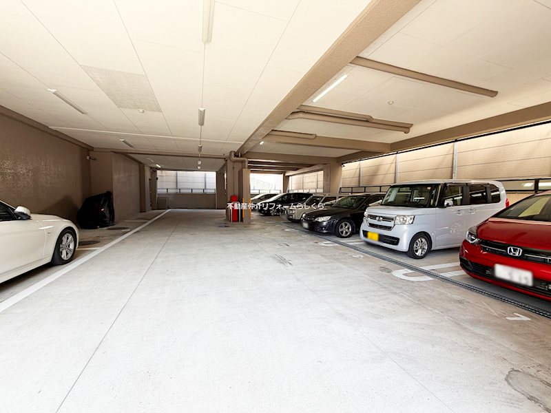 共用部写真（駐車場）